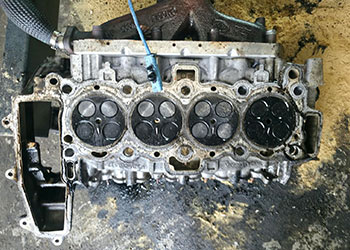 Land Rover engine crankcase bearing inspection