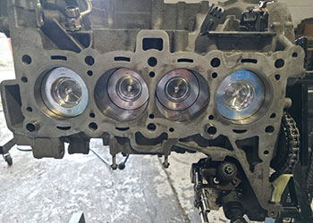 Land Rover engine pistons and cylinder block