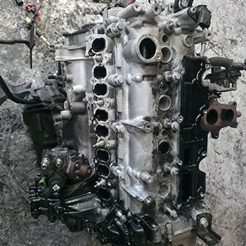 Damaged Range Rover engine block awaiting replacement