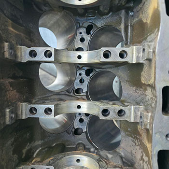 Land Rover engine crankcase bearing inspection