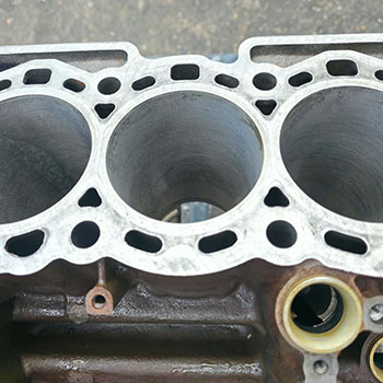 Land Rover engine cylinder bore inspection