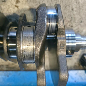 Land Rover crankshaft journal damage inspection
