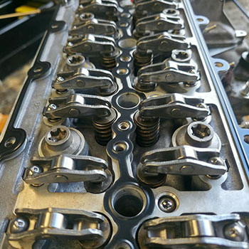 Land Rover cylinder head valve inspection