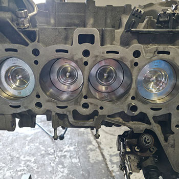 Land Rover engine pistons and cylinder block