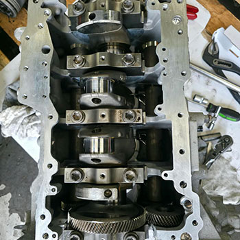 Land Rover engine crankshaft inspection