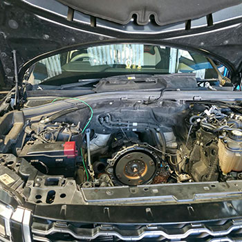 Range Rover Velar Engine Bay During Engine Replacement