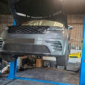 Range Rover Velar engine replacement on workshop lift