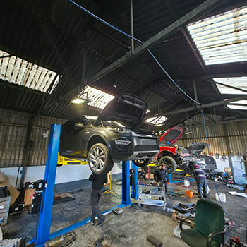 Range Rover engine repair work on hydraulic lift